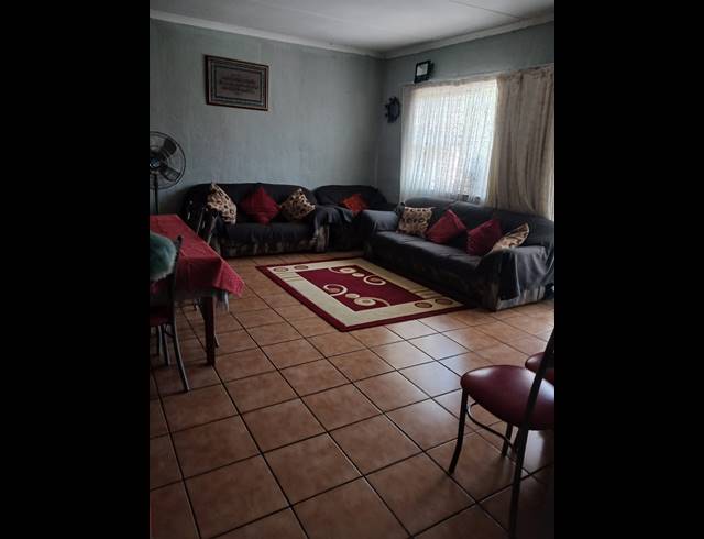 3 BEDROOM FREEHOLD FOR SALE IN PARADISE